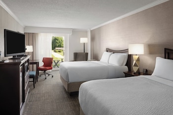 Room, 2 Queen Beds, Mobility Accessible (Accessible Tub)