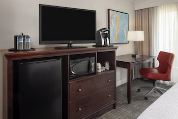 Room, 2 Queen Beds, Mobility Accessible (Accessible Tub)