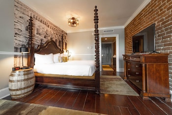 Standard Room, 1 Queen Bed, Historic View