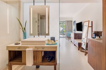 Premium Room, 1 King Bed (with Plunge Pool)