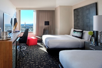 Room, 2 Double Beds (Skyline View)