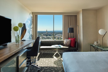 Room, 1 King Bed (Skyline View)
