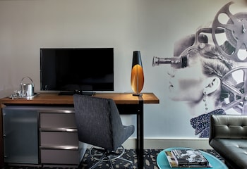 Room (Essential)