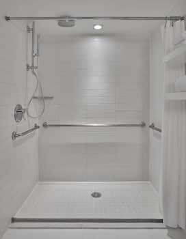 Room, 1 Queen Bed, Roll-in Shower (Mobility/Hearing Accessible)