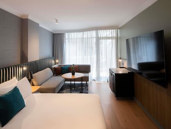 Superior Room, 1 King Bed, Balcony
