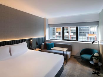 Standard Room, 1 King Bed
