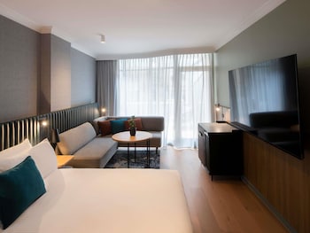 Superior Room, 1 King Bed, Balcony
