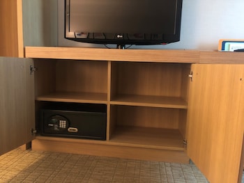 Room, 2 Queen Beds, Accessible, Bathtub (Hearing)