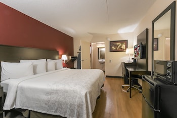 Premium Room, 1 King Bed, Accessible (Upgraded Bedding & Snack, Smoke Free)