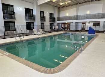 Standard Room, 2 Queen Beds, Non Smoking, Pool View