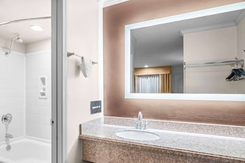 Standard Room, 1 King Bed, Non Smoking, Refrigerator & Microwave
