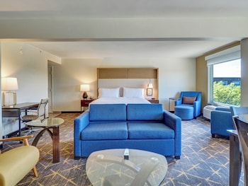 Suite, 1 Bedroom, Courtyard View
