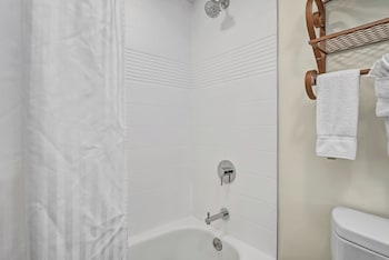 Room, 2 Queen Beds, Roll-in Shower, Non Smoking (Communications, Roll-In Shower)