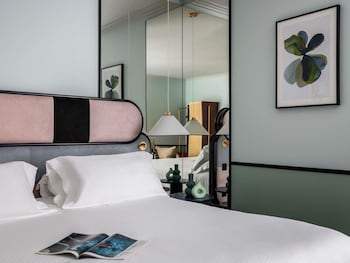 Deluxe Room, 1 Double Bed with Sofa bed, Accessible
