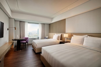 Deluxe Twin Room (Family)