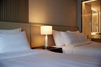 Deluxe Twin Room (Family)