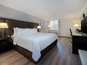 Club Room, 1 King Bed (Premium)