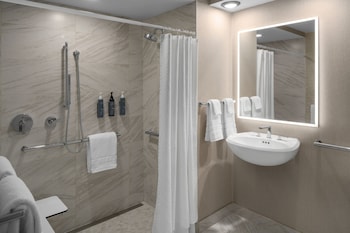 Traditional Room, 2 Queen Beds (Mobility/Hearing Access, Roll-In Shwr)