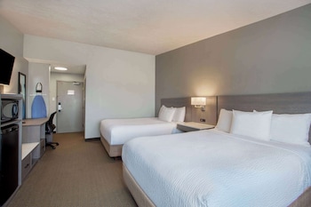Room, 2 Queen Beds, Non Smoking, Ground Floor (Exterior Entrance)