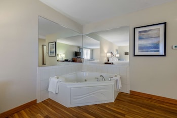 Suite, 1 King Bed, Non Smoking, Jetted Tub