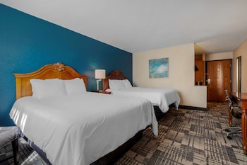 Standard Room, 2 Queen Beds, Non Smoking, Pool View (2nd Floor)
