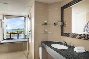 Kinabalu Deluxe Seaview Suite (King)