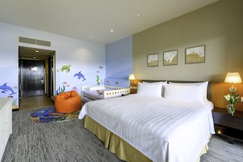 Family Room, 1 King Bed with Sofa bed (Clown Fish Themed)
