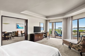 Kinabalu Deluxe Seaview Suite (King)