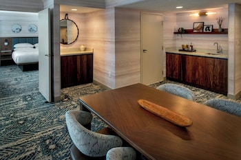 Suite, 1 King Bed
