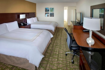 Room, 2 Double Beds, Corner