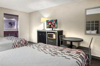 Deluxe Room, 2 Queen Beds, Smoking