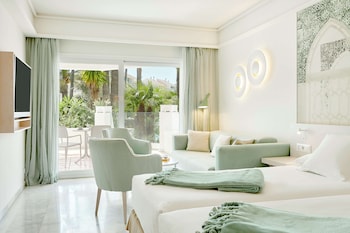 Double Room Single Use, Pool View