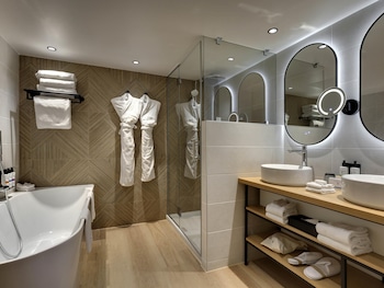 Deluxe Suite, 1 King Bed with Sofa bed