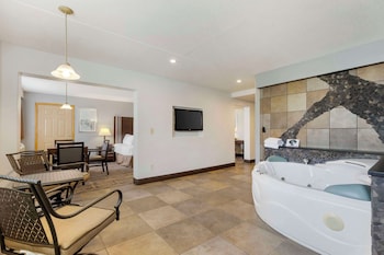 Suite, 1 King Bed, Non Smoking, Hot Tub