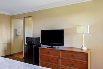 Room (Mobility Bathtub w/Grab Bars)
