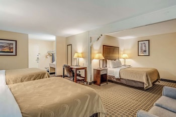 Standard Room, Multiple Beds, Non Smoking (3 Queen Beds)