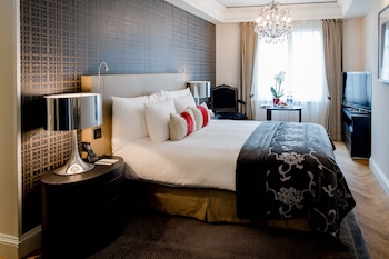 Room, 1 Queen Bed (Charming)