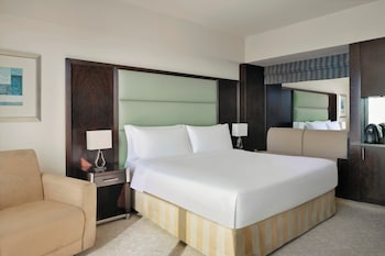 Classic Room, 1 King Bed, Smoking, Club Lounge Access