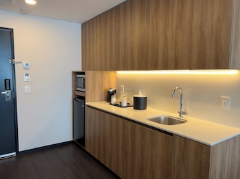 Suite, 1 King Bed, City View