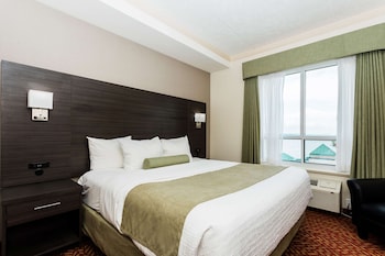 Suite, 1 King Bed, Kitchenette, Bay View (with Sofabed)