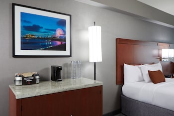 Room, 1 King Bed, Roll-in Shower