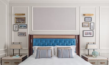 Family Room, 1 King Bed with Sofa bed