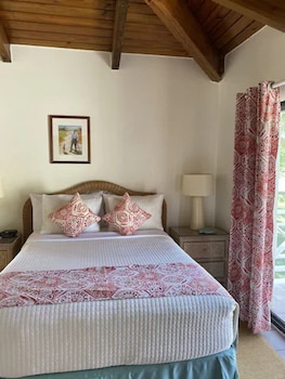 Deluxe Double Room with Patio, Mountain View
