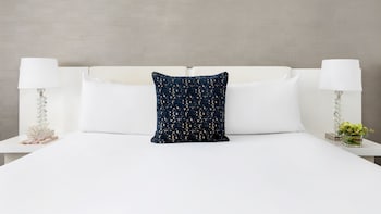 Trendy Room, 1 King Bed, Bayview