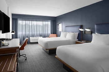 Room, 2 Queen Beds, Hearing Accessible (Roll-in Shower)