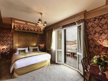 Deluxe Room, 1 King Bed either Terrace or View