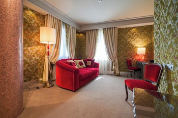 Deluxe Suite, 1 King Bed (Canal View)