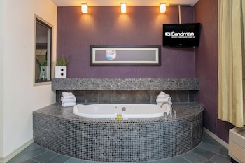 Studio Suite, 1 Queen Bed, Kitchen, City View (Penthouse, Jacuzzi, Balcony)