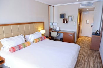 Room, 1 Queen Bed, Balcony, Partial Sea View (Balcony)