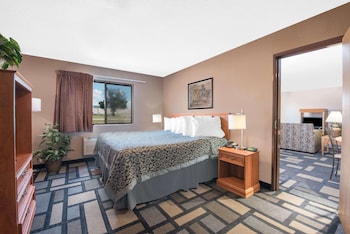Suite, 1 King Bed, Non Smoking (One-Bedroom)